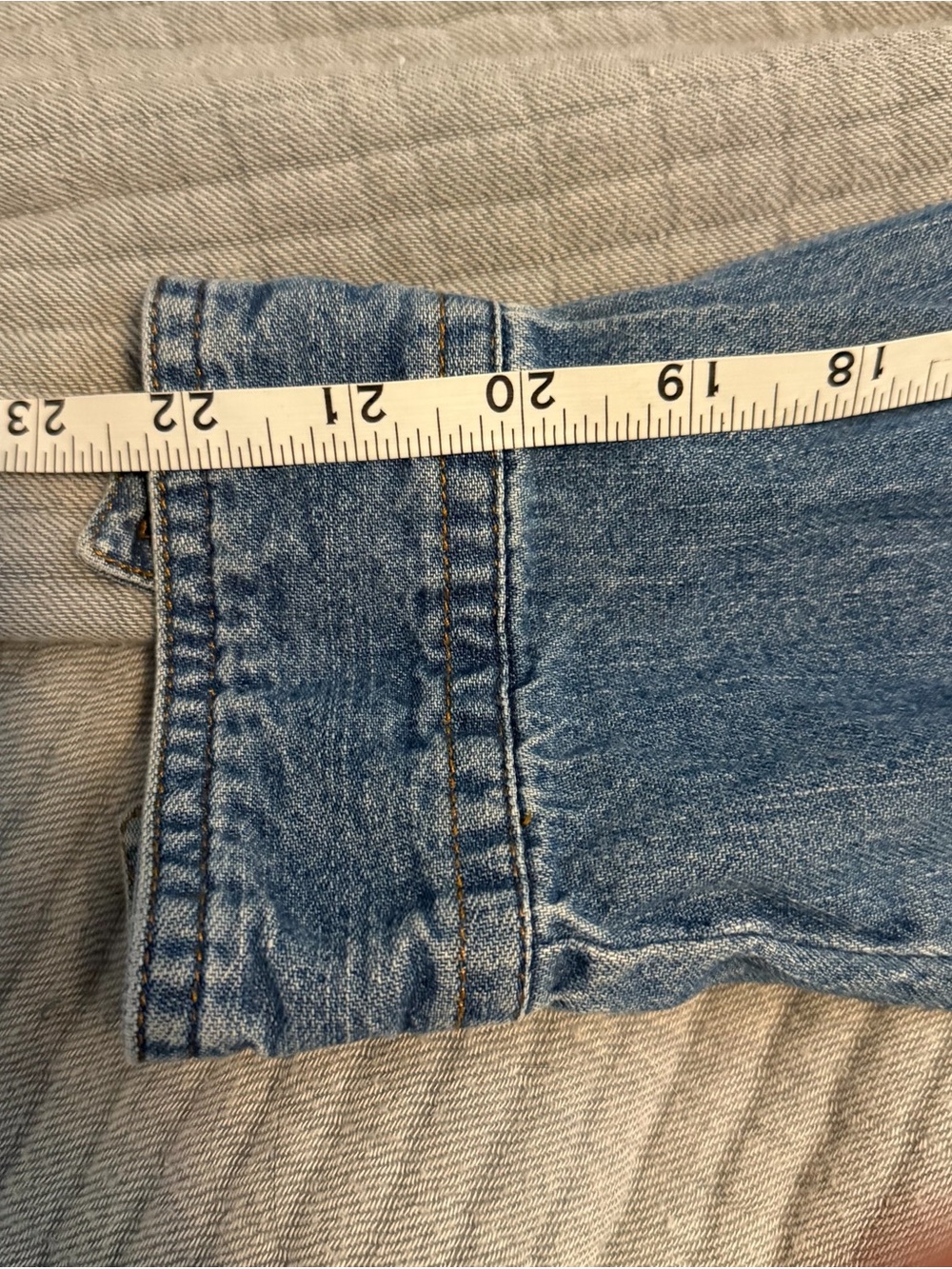 Wrangler ~ Blue ~ Denim ~ Waist Length Shirt w/ Tie at Waist. Size Medium/Large. - Picture 16 of 16